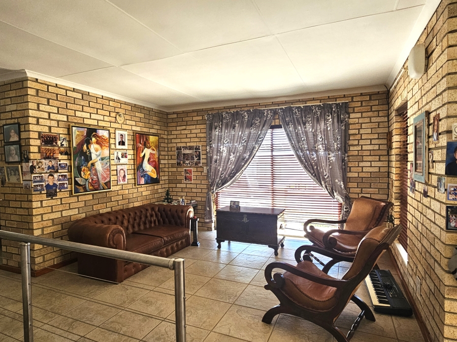 6 Bedroom Property for Sale in Wavecrest Eastern Cape